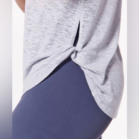 LULULEMON Round Two Tee Burnout - Silver Fox - Picture 6 of 7